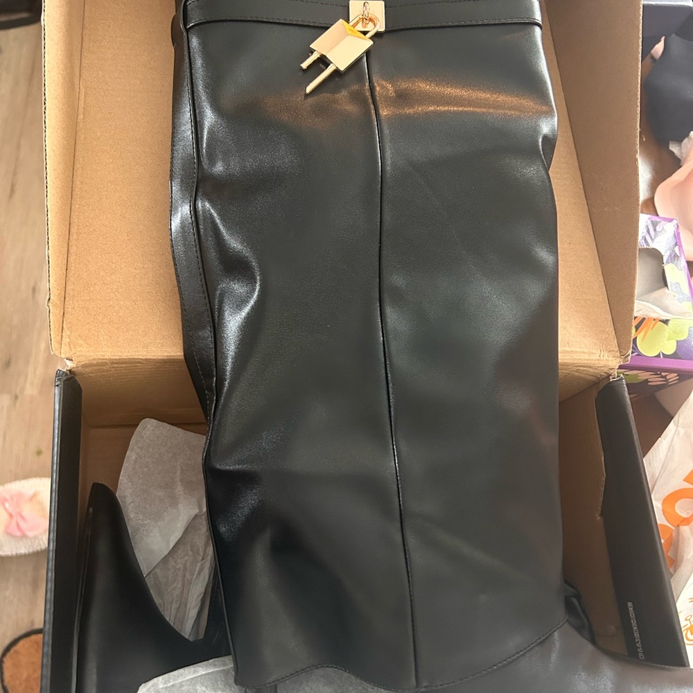 Fashion Nova Black Luxury350 Boots